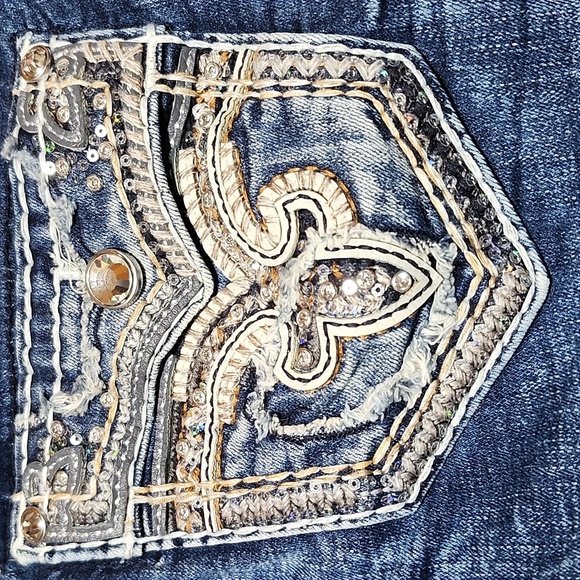 ROCK REVIVAL DELLAH EASY EMBROIDERED RHINESTONES SEQUINS FAUX-FLAP DENIM SHORTS - Picture 3 of 16